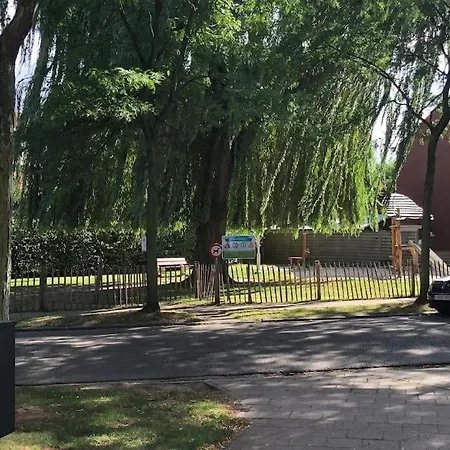 Prive Met Chill En Gedeelde Badkamer - Rand - Afrit E313 Wommelgem - Vlakbij Tramhalte Lijn 9 En 24 Accommodatie bij particulieren