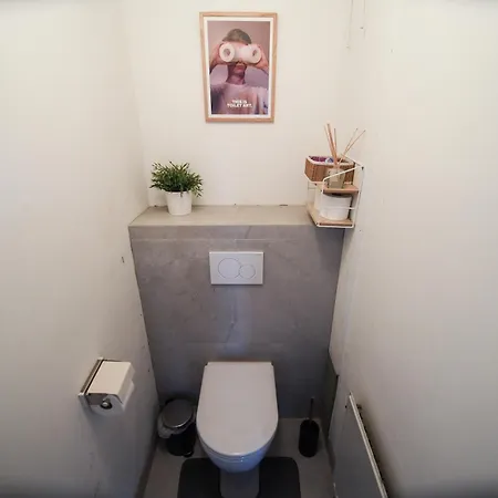 Prive Met Chill En Gedeelde Badkamer - Rand - Afrit E313 Wommelgem - Vlakbij Tramhalte Lijn 9 En 24