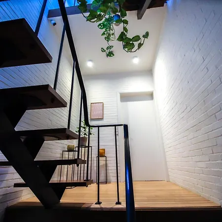 Prive Kamer: Cozy Retreat Near With Shared Amenities Homestay